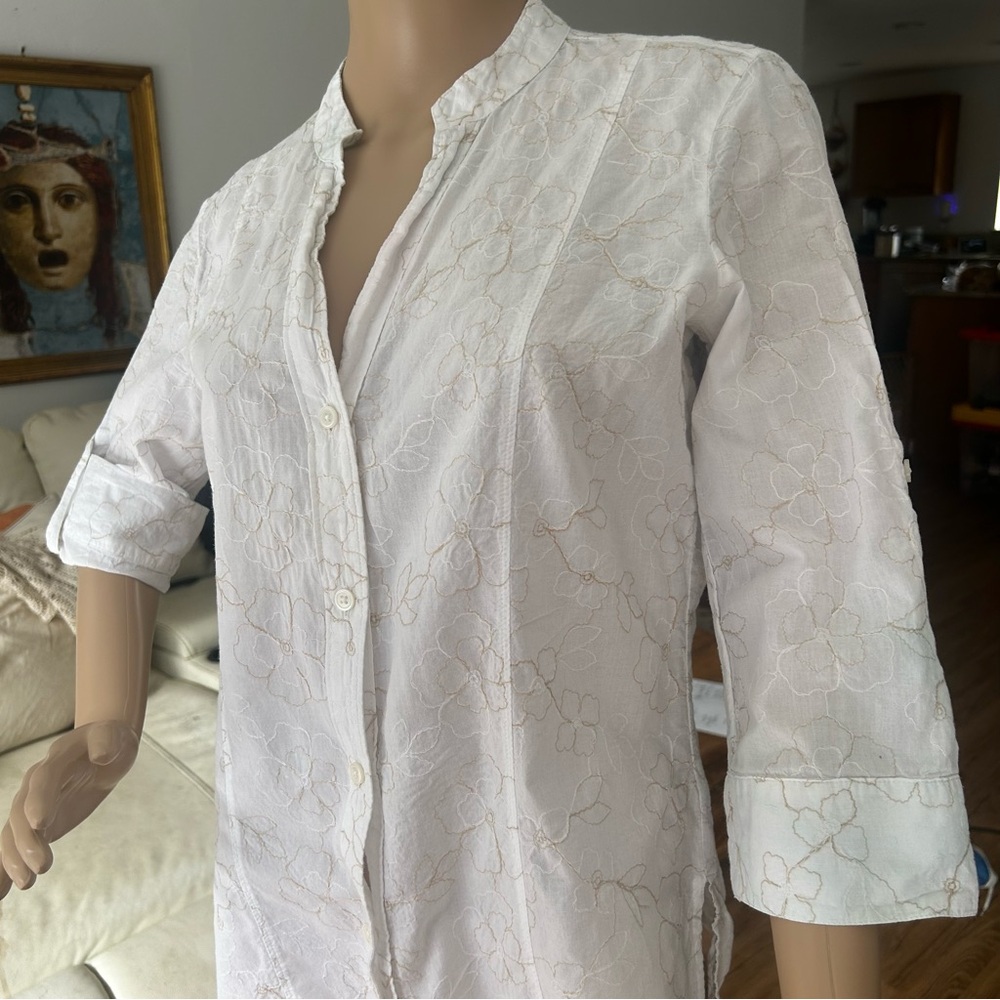 Old Navy Perfect Fit White Embroidered Button Down Blouse Top M 3/4 Sleeve - Picture 10 of 12